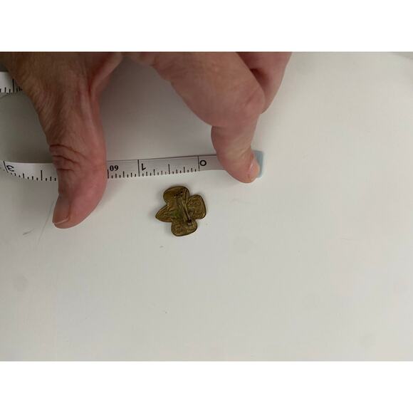 Vintage Girl Scout Pin - Collectible Memorabilia - Picture 2 of 2